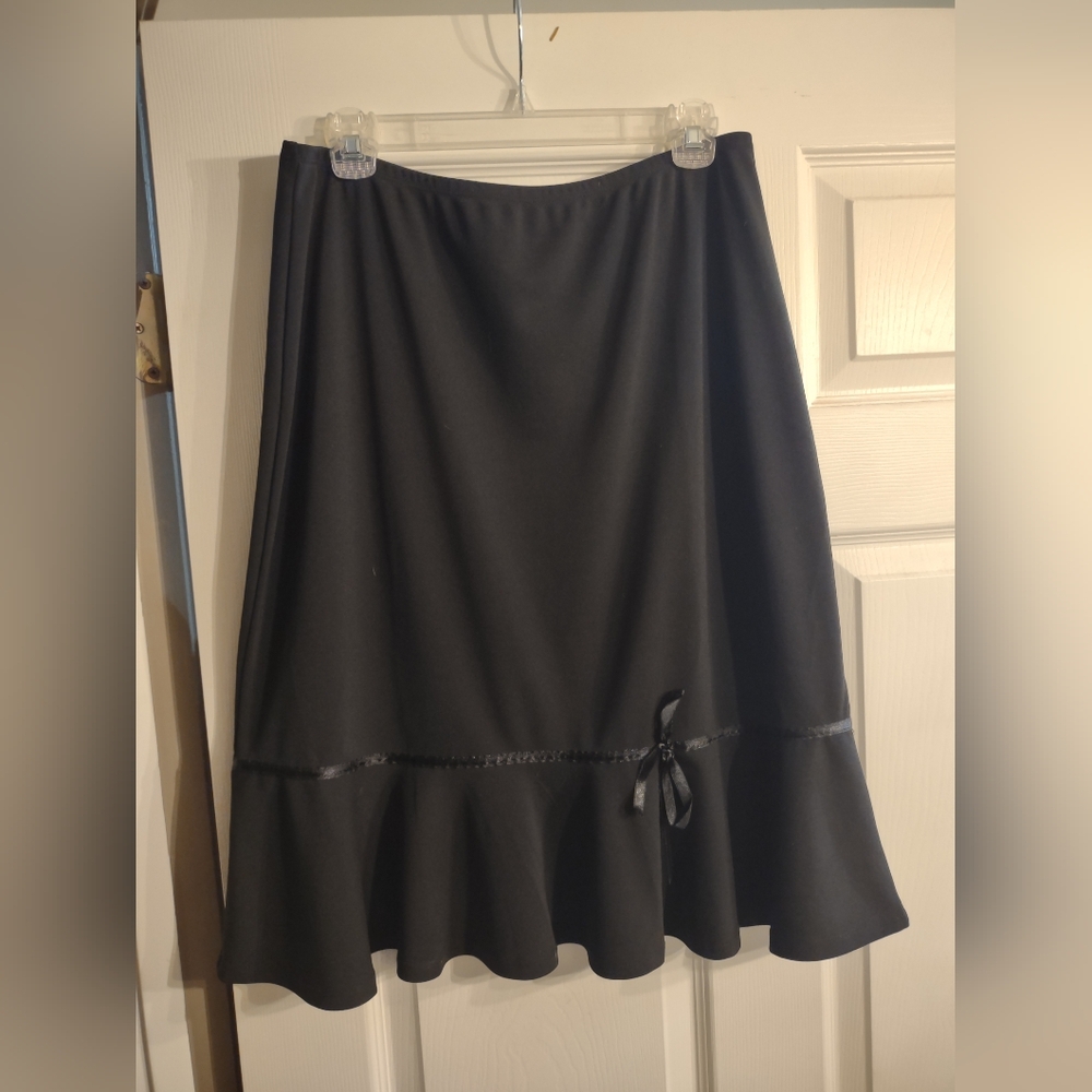 Elegant Black Skirt with Ribbon Detail